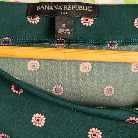Banana Republic Green Asymmetrical Neckline Size Small - Picture 4 of 5